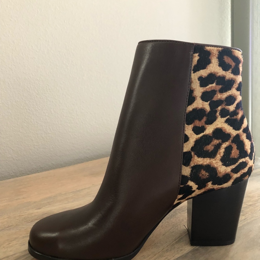 MICHAEL KORS LEATHER ANKLE BOOT ( NEW)